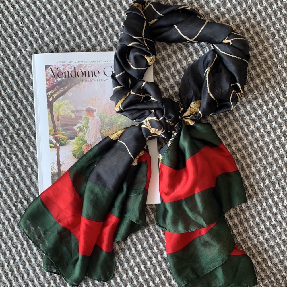 ❤️❤️Host Pick ❤️❤️ Oversize lightweight scarf or shawl with classic pattern